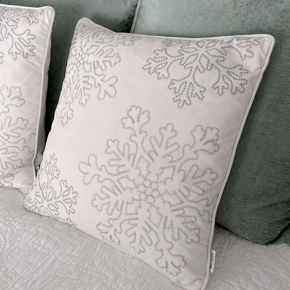 Christmas Holiday White Pillow / 20 x 20 / Set of two